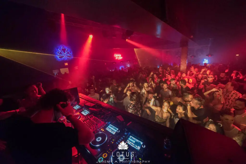 Découvrez Simpson Bay Sint Maarten 4U Real Estate