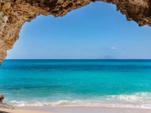 5 Reasons to Invest in Beachfront Properties in Sint Maarten